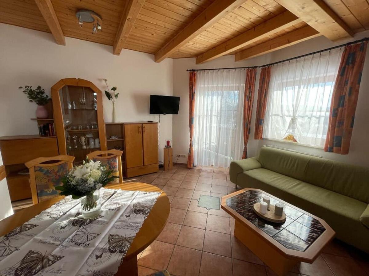 Ferienwohnungen Am Kirchberg นอยอัลเบนรอยธ์ ภายนอก รูปภาพ
