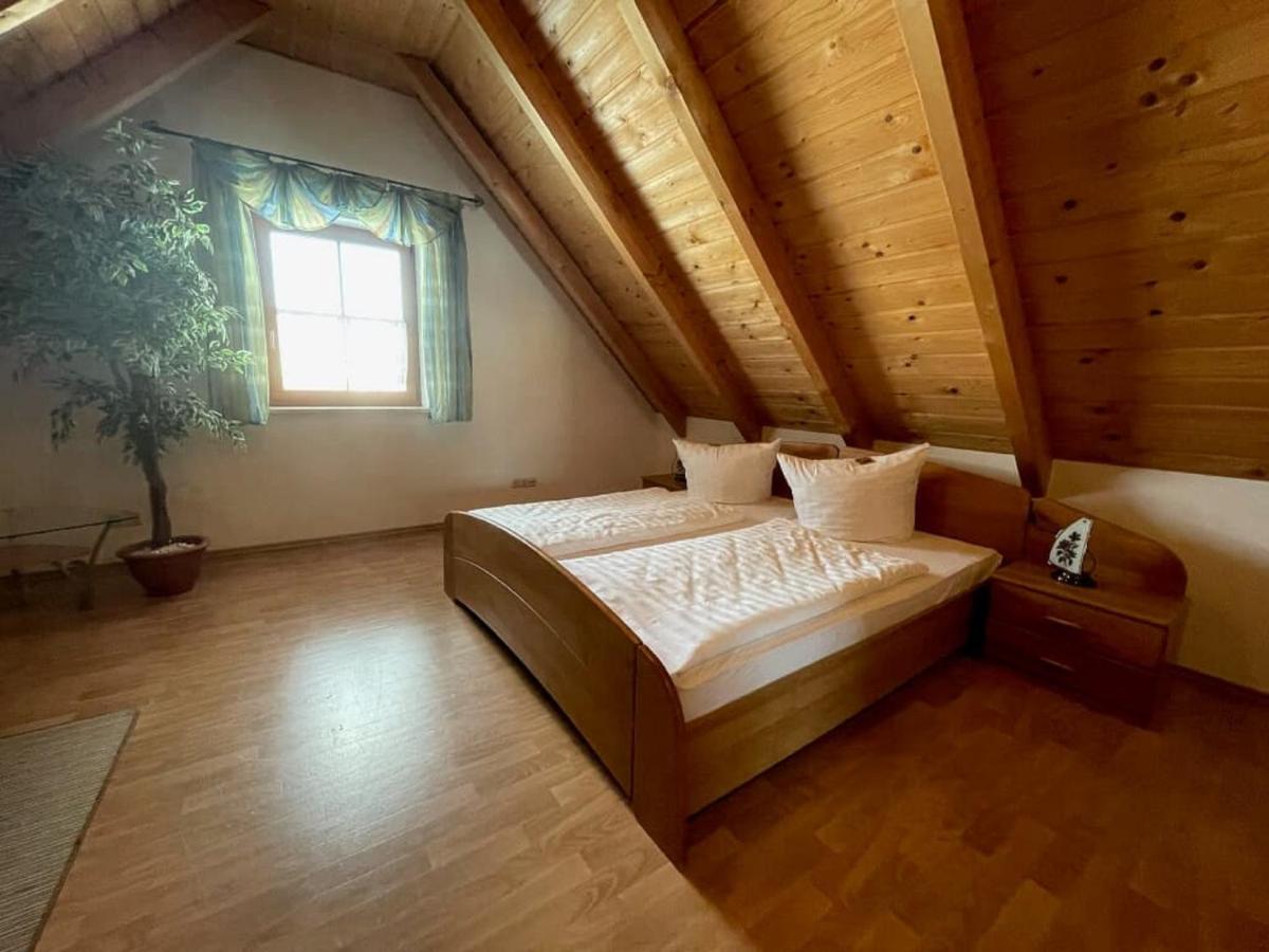 Ferienwohnungen Am Kirchberg นอยอัลเบนรอยธ์ ภายนอก รูปภาพ