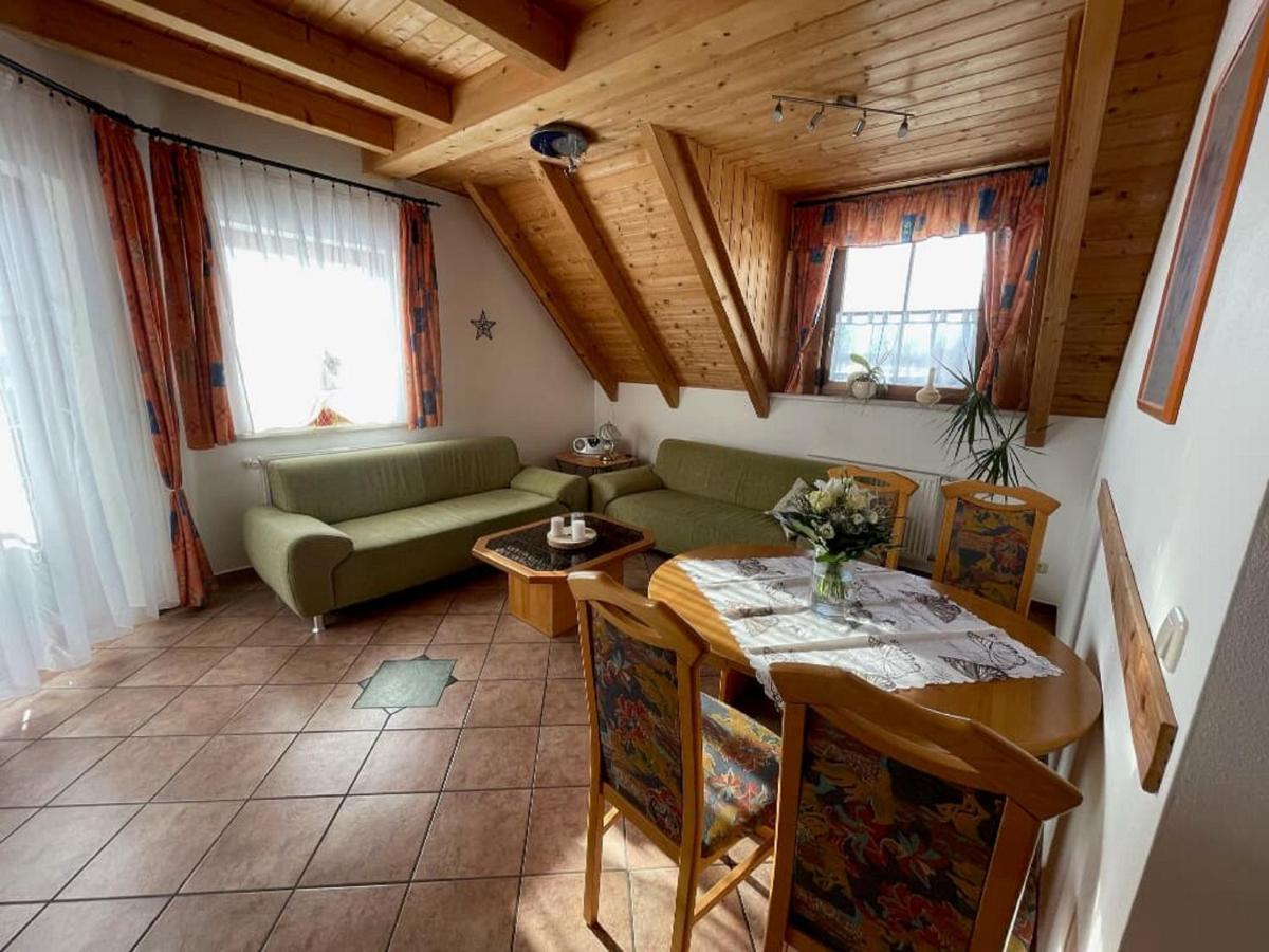 Ferienwohnungen Am Kirchberg นอยอัลเบนรอยธ์ ภายนอก รูปภาพ